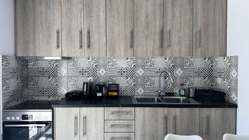 Deluxe-sviitti, yhdistettäviä huoneita, kaupunkinäköala | Yksityinen keittiö