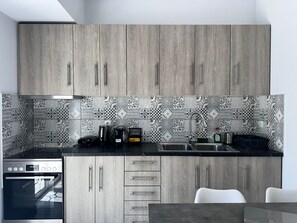 Suite Deluxe, habitaciones comunicadas, vistas a la ciudad | Cocina privada