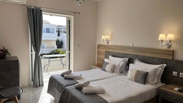 Superior suite, balkon, uitzicht op de stad | Luxe beddengoed, individueel gedecoreerd, individueel gemeubileerd