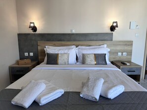 Suite estàndard, balcó | Roba de llit d'alta qualitat i decoració individual 