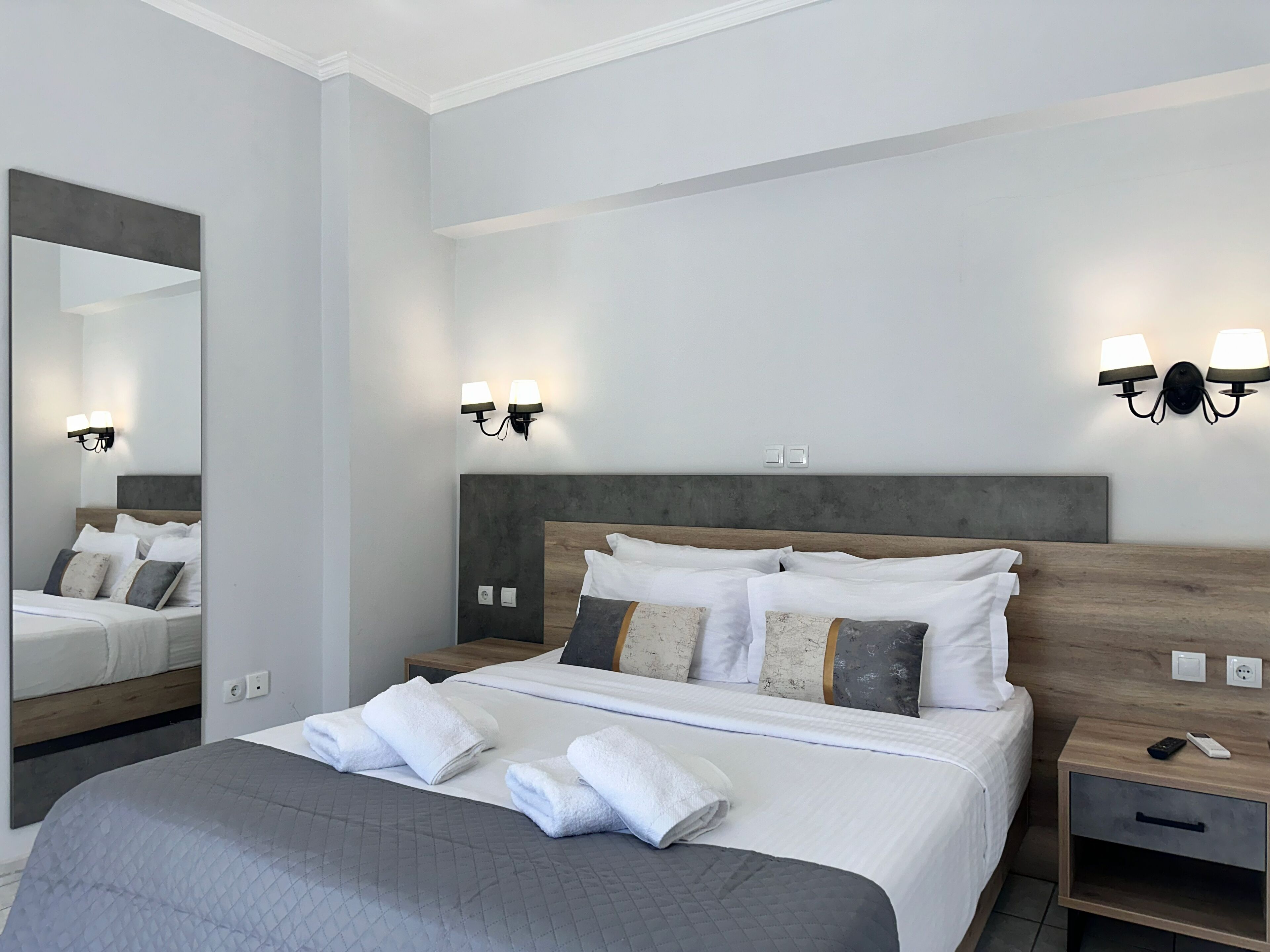 Suite Deluxe, habitaciones comunicadas, vistas a la ciudad | Wifi gratis