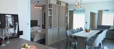 3 chambres, fer et planche à repasser, Wi-Fi gratuit, draps fournis