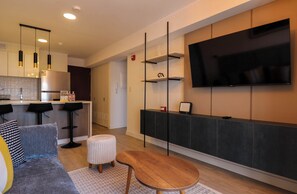 TV - w* | Marvelous 2BR with Balcony in Miraflores (Miraflores)