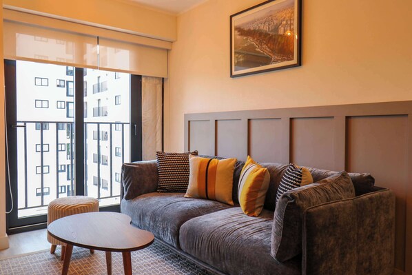 TV - w* | Marvelous 2BR with Balcony in Miraflores (Miraflores)