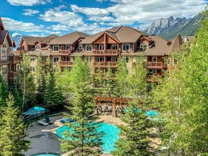 Exterior - Peaceful 1BR Condo. Hot Tub & Pool (Canmore)