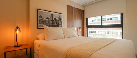 2 bedrooms, desk, iron/ironing board, WiFi