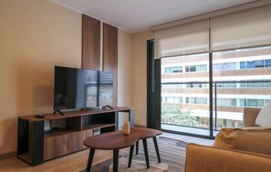 TV, offices - w* | Modern 2BR in the Heart of Miraflores (Miraflores)