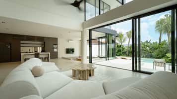 TV connectée, livres, espaces bureaux