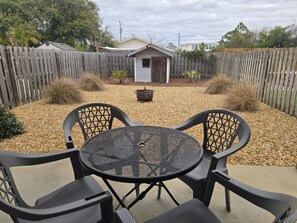 Outdoor dining - Beautiful Home less than 2 blocks to beach access (Panama City Beach)