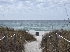 Beach nearby - Beautiful Home less than 2 blocks to beach access (Panama City Beach)