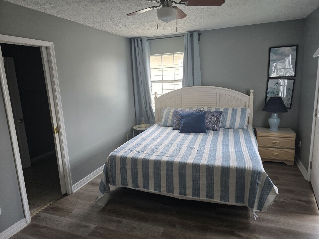 3 bedrooms, travel crib