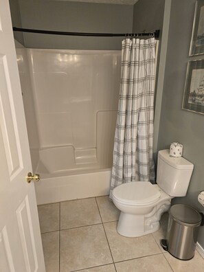 Bathroom - Beautiful Home less than 2 blocks to beach access (Panama City Beach)