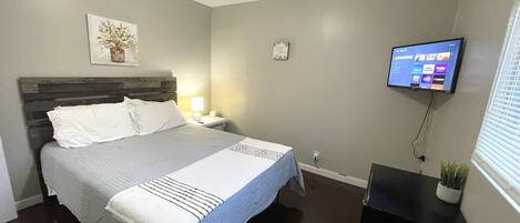 3 bedrooms, desk, iron/ironing board, travel crib