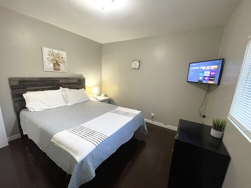 The Magnolia / Cozy • Convenient • Urban • Vibrant