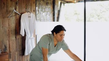 Sauna seca, massagens com pedras quentes, massagens musculares profundas