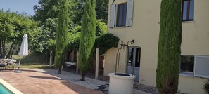 Outdoor dining - Casa Alta - 4 Bedroom Stunning Views and Villa with Pool in Medieval  Hill Town (Sant'Angelo in Pontano)
