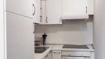 Jääkaappi, uuni, liesi, astianpesukone