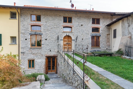 Exterior. Camera dei Paggi - Pescate - Lecco