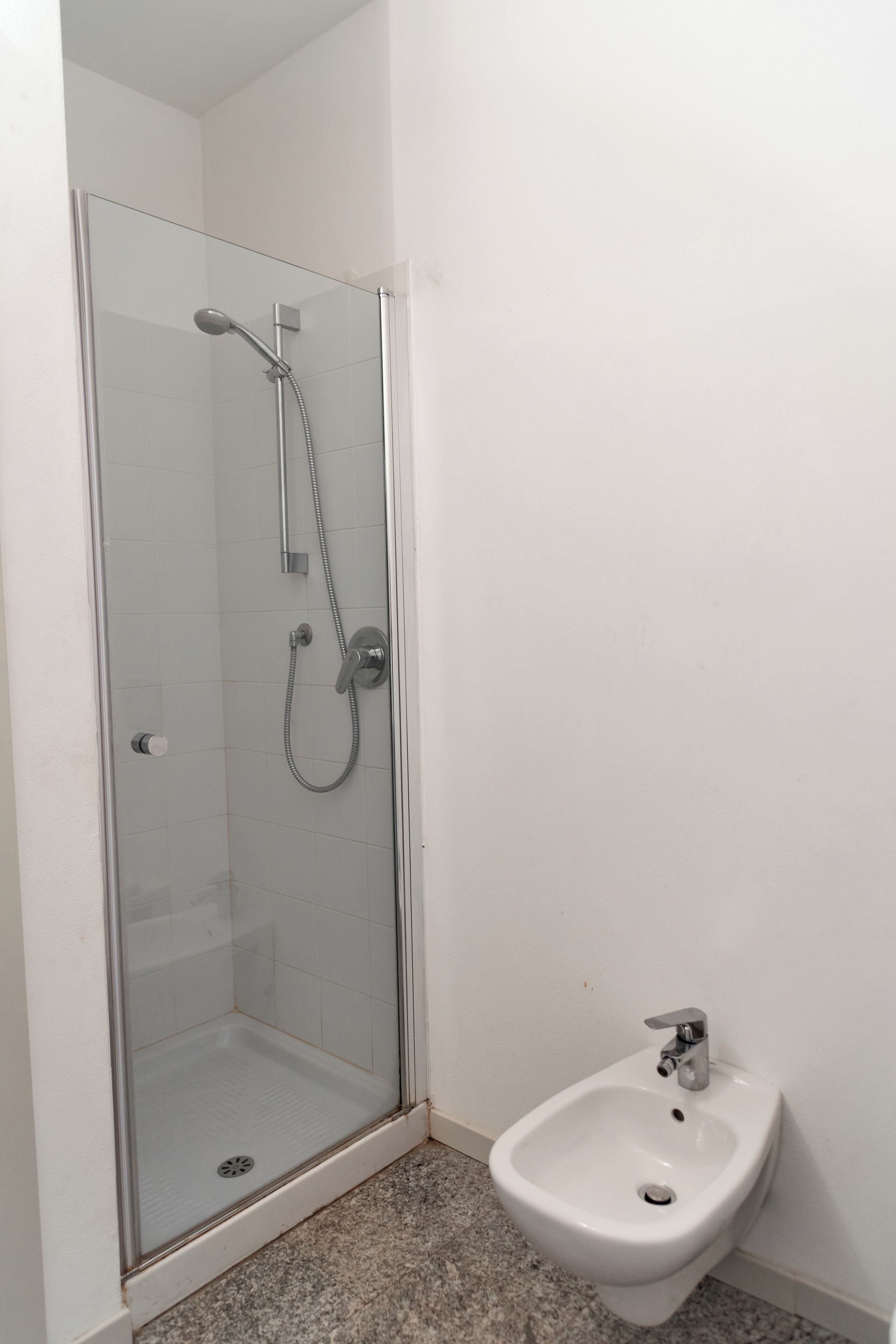Dusche, Haartrockner, Bidet, Handtücher