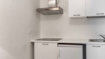 Microwave, cookware/dishes/utensils, dining tables