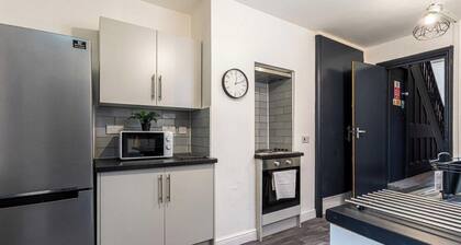 Town Centre 6 Bed | Valentine Magic in Warrington