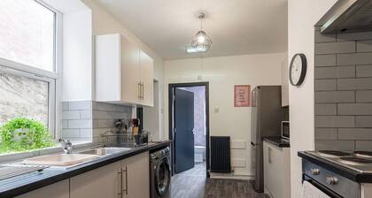 Town Centre 6 Bed | Valentine Magic in Warrington