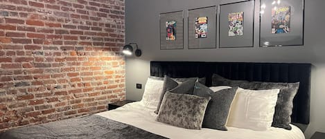 5 bedrooms, in-room safe, desk, iron/ironing board