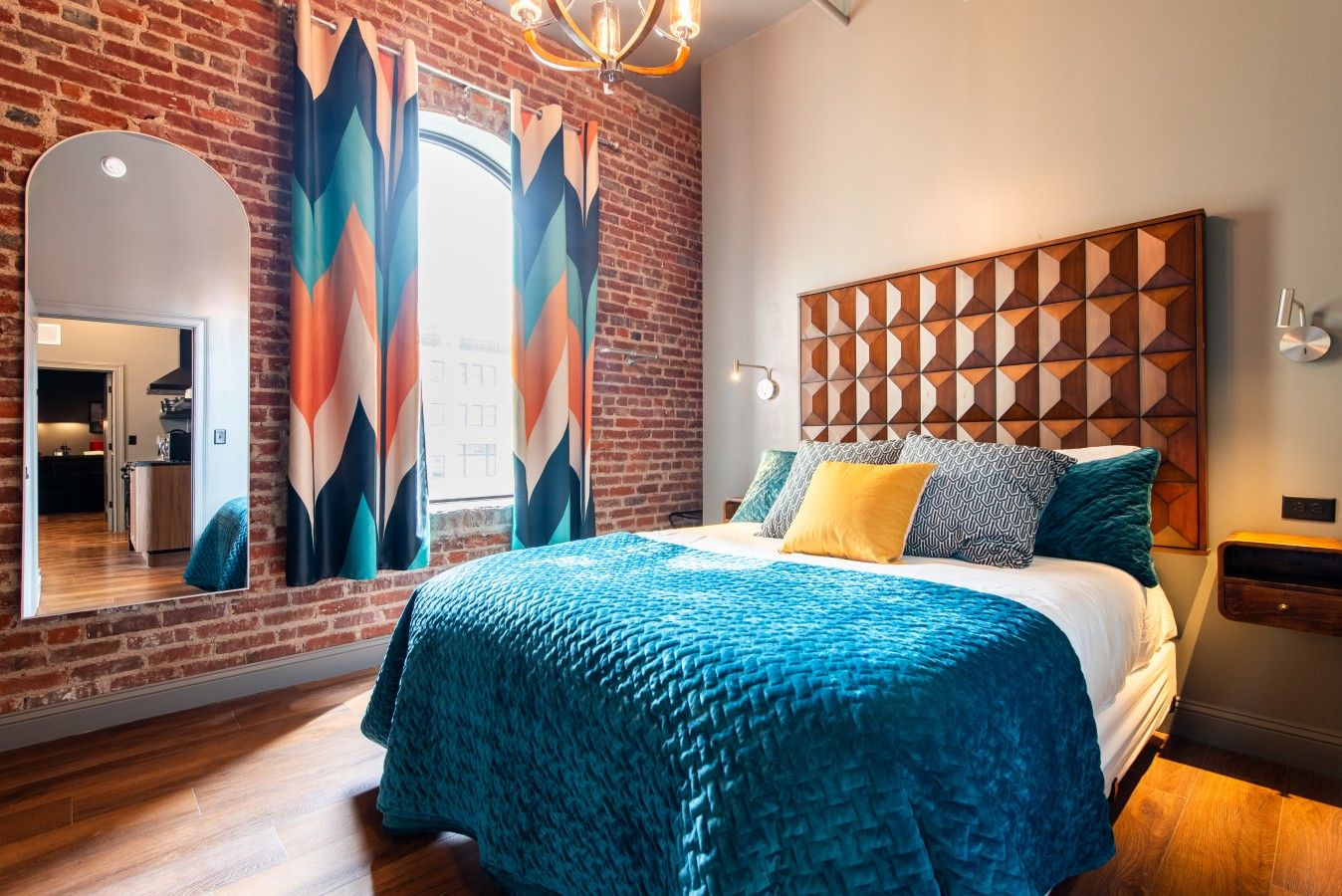 5 bedrooms, desk, WiFi (free), bed sheets