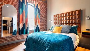 5 bedrooms, desk, WiFi (free), bed sheets