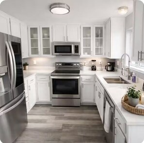 Microwave, oven, stovetop, dishwasher - Fully Furnished 3BR Home with a Hot Tub & Views Kelseyville. (Kelseyville)