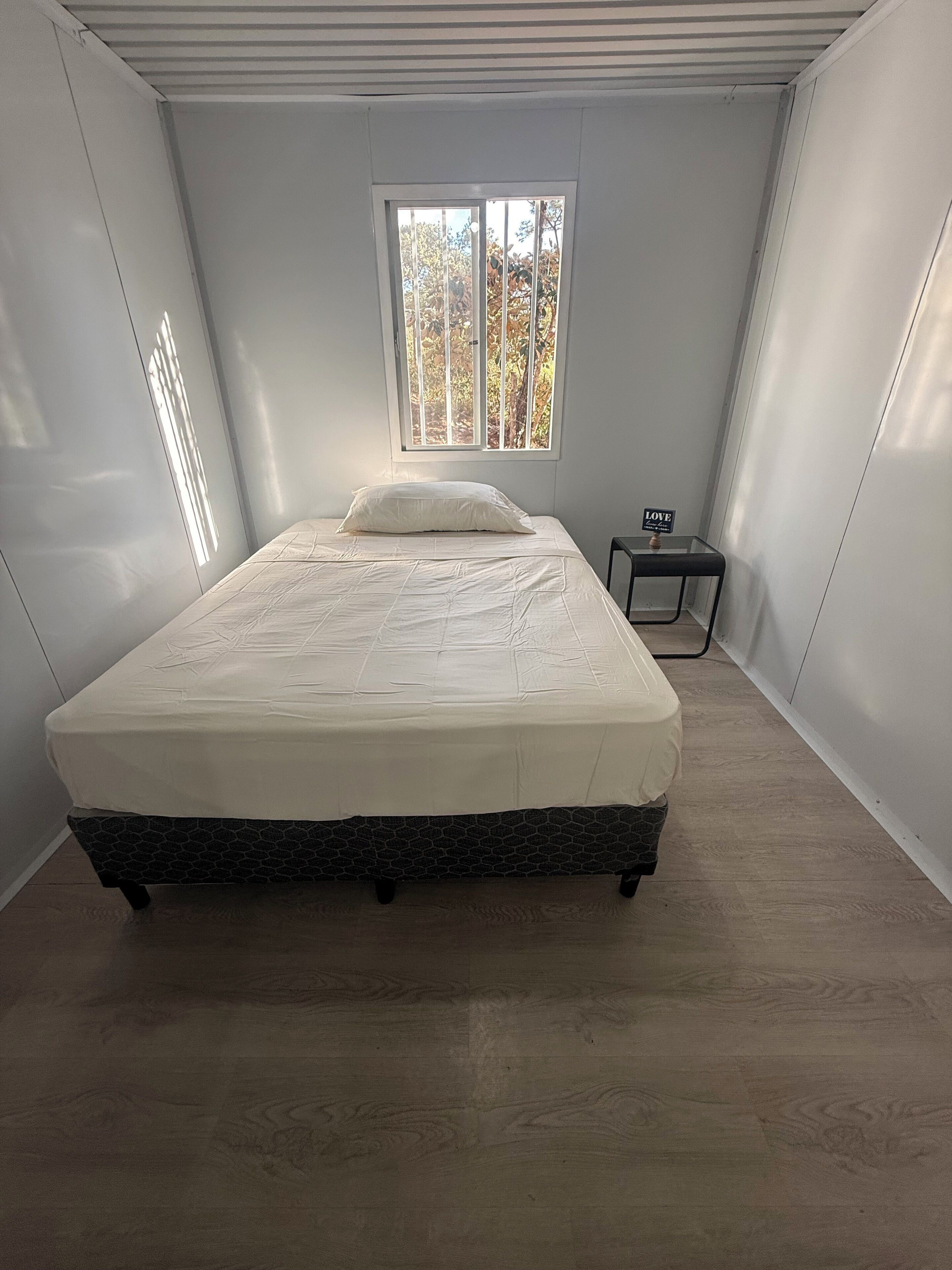 1 bedroom, bed sheets