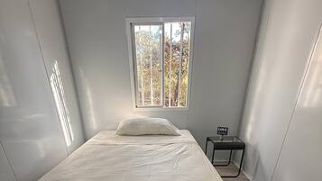 1 bedroom, bed sheets