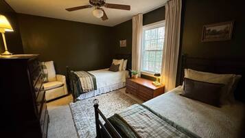 3 bedrooms, desk, iron/ironing board, free WiFi