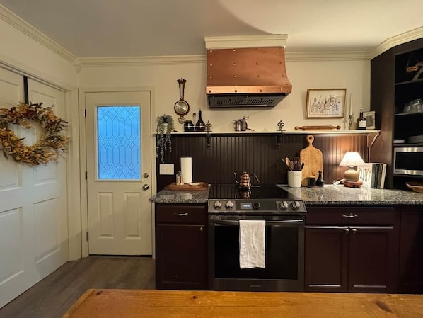 Fridge, microwave, oven, stovetop - 3 BR Colonial Revival in 2 Acres, 5 min to State Park. Family & Pet Friendly! (Chesterfield County)