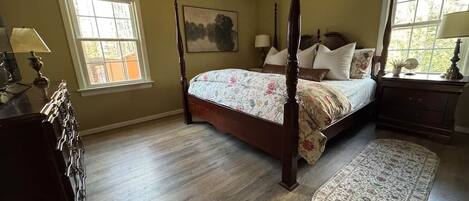 3 soverom, skrivebord, strykejern/-brett og wi-fi (inkludert)