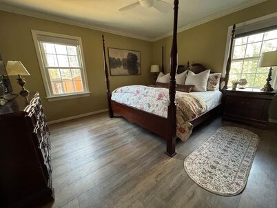 3 BR Colonial Revival in 2 Acres, 5 min to State Park. Family & Pet Friendly!