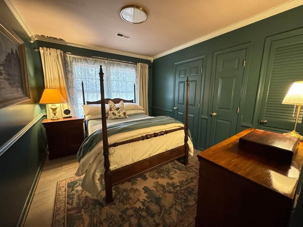 3 bedrooms, desk, iron/ironing board, free WiFi