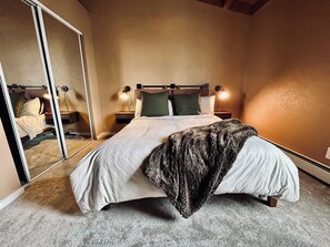 2 bedrooms, free WiFi, bed sheets - Cozy family-friendly 2-bedroom condo in close proximity to 3 ski mountains! (Silverthorne)