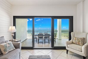 Smart TV - Sea for Miles at the Palms 603!
3 BR And 2BA- Sleeps 8 - Beach Views and Access (Orange Beach)