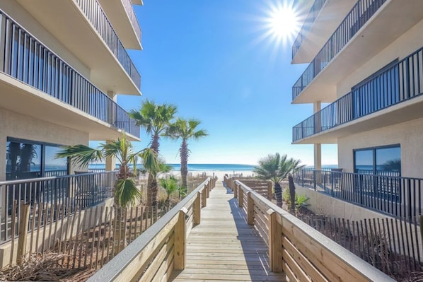 Property grounds - Sea for Miles at the Palms 603!
3 BR And 2BA- Sleeps 8 - Beach Views and Access (Orange Beach)