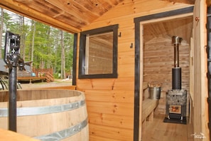 Property grounds - Rustic A-Frame Getaway with Hot Tub (Oxford)