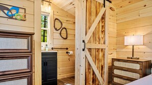 Room - Modern Glamping Cabin with Hot tub (Oxford)