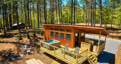 Modern Glamping Cabin with Hot tub