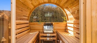 Near Asheville Retreat-Sleeps 14,Hot Tub,Sauna,Pool Table, Arcade, Pet Friendly