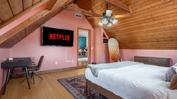 6 slaapkamers, een bureau, een strijkplank/strijkijzer, reisbedje