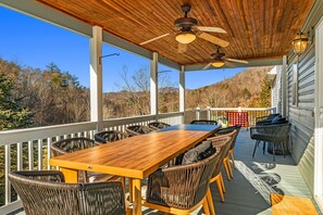 Outdoor dining - Asheville Family Retreat: Hot Tub, Sauna, Arcade, Sleeps 14 (Canton)