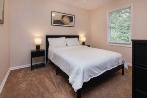 2 bedrooms, iron/ironing board, WiFi, bed sheets - Monthly-Friendly 2BR with Full Home Amenities (Charlotte)