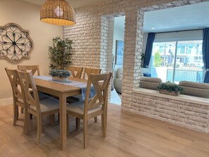 Dining - 3-Bedroom Townhome in Huntington Beach with 1 Bedroom Downstairs (Huntington Beach)
