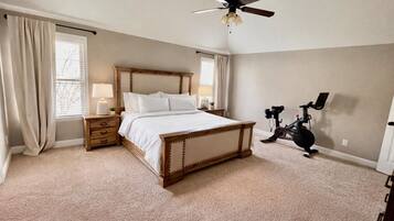 5 bedrooms, desk, iron/ironing board, travel cot