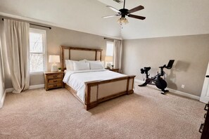 5 bedrooms, desk, iron/ironing board, travel crib